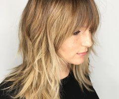 2024 Popular Shoulder-length Feathered Hairstyles with Bangs