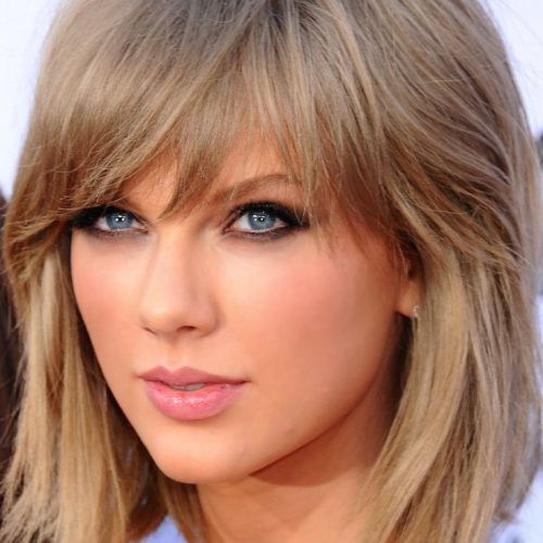 Taylor Swift Medium Hairstyles (Photo 9 of 20)