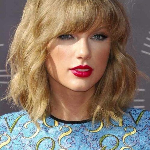 Taylor Swift Medium Hairstyles (Photo 8 of 20)