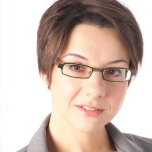 Short Hairstyles For Women With Glasses (Photo 6 of 20)