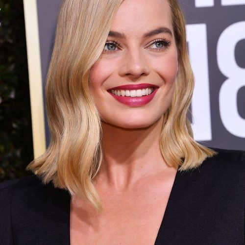 Blonde Lob Hairstyles With Middle Parting (Photo 13 of 20)