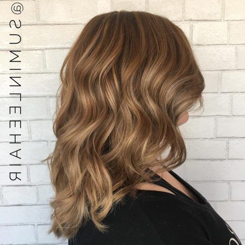 Dark Roots Blonde Hairstyles With Honey Highlights (Photo 7 of 20)