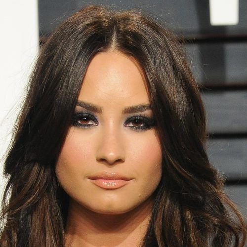 Demi Lovato Medium Hairstyles (Photo 9 of 20)