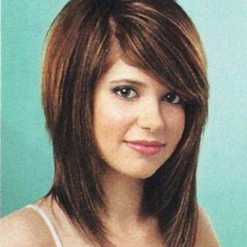 Medium Bob Hairstyles With Side Bangs (Photo 14 of 15)