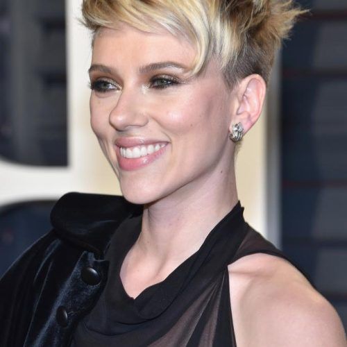 Scarlett Johansson Short Hairstyles (Photo 13 of 20)