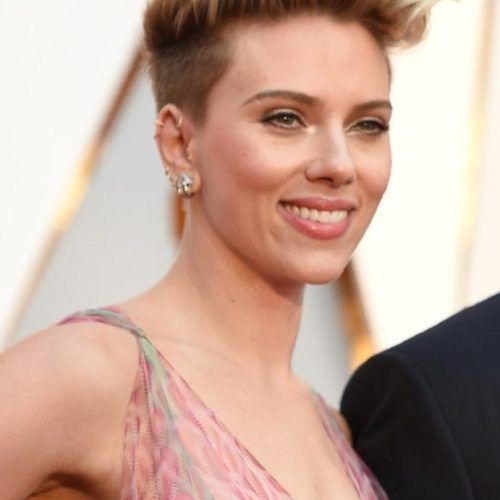 Scarlett Johansson Short Hairstyles (Photo 6 of 20)