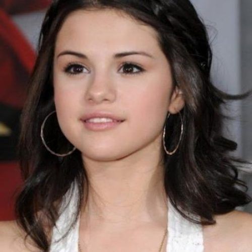 Selena Gomez Short Haircuts (Photo 18 of 20)