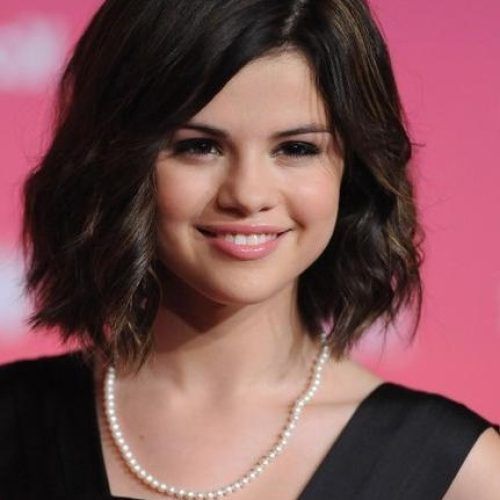 Selena Gomez Short Haircuts (Photo 8 of 20)