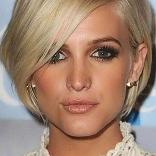 Layered And Side Parted Hairstyles For Short Hair (Photo 6 of 20)