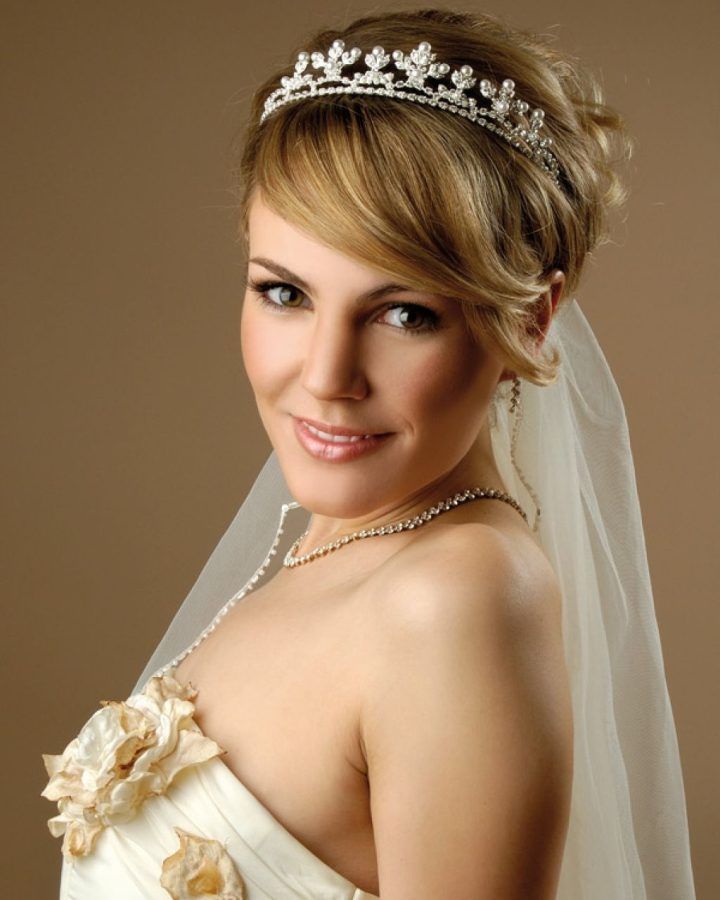 2024 Latest Wedding Hairstyles for Short Hair with Veil and Tiara