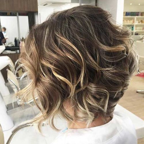 Beach Wave Bob Hairstyles With Highlights (Photo 3 of 20)