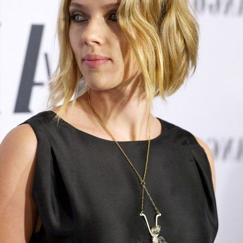 Scarlett Johansson Medium Haircuts (Photo 3 of 20)