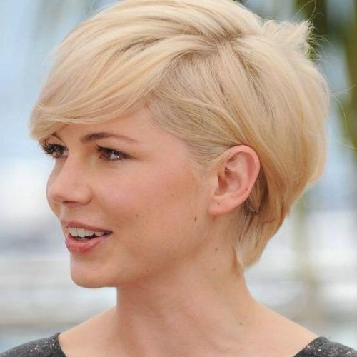 Dinner Short Hairstyles (Photo 18 of 20)
