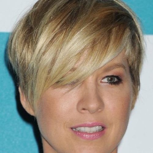 Short Haircuts With Side Fringe (Photo 11 of 20)