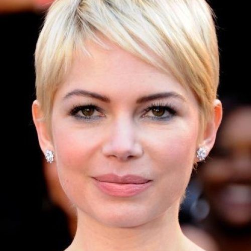 Short Haircuts For Women With Oval Faces (Photo 11 of 15)