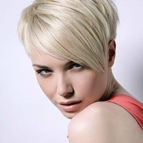 Short Haircuts For Women In Their 30S (Photo 2 of 20)