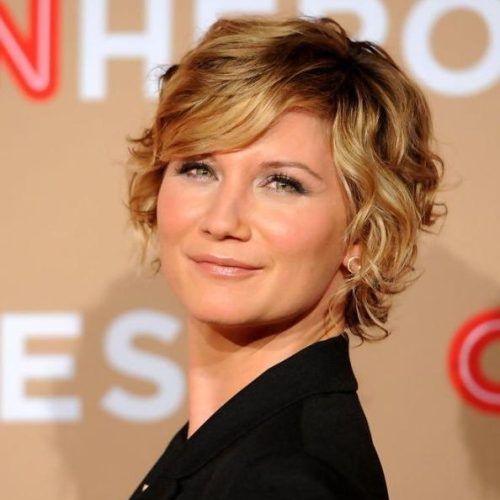 Short Hairstyles For Women Over 40 With Fine Hair (Photo 14 of 15)