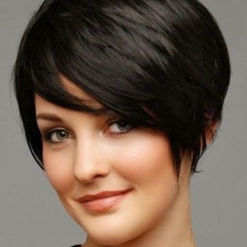 Short Hairstyles For An Oval Face (Photo 16 of 20)