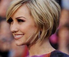 2024 Popular Short Hairstyles for Thick Hair Over 40