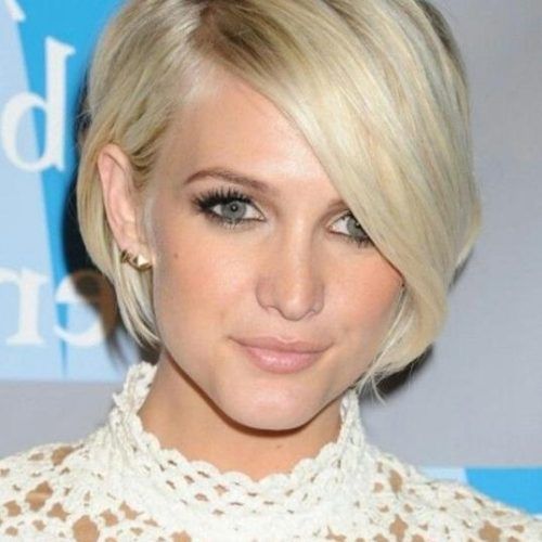 Celebrities Short Haircuts (Photo 7 of 20)