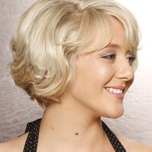 Very Short Wavy Hairstyles With Side Bangs (Photo 17 of 20)