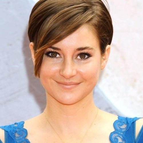 Short Hairstyles For Chubby Cheeks (Photo 4 of 15)