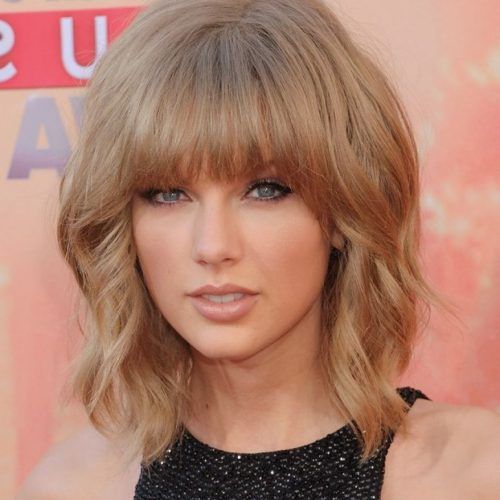 Taylor Swift Medium Hairstyles (Photo 5 of 20)