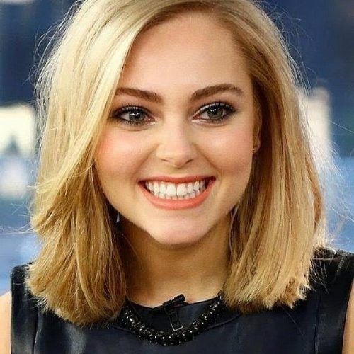 Short To Medium Hairstyles For Round Faces (Photo 14 of 15)