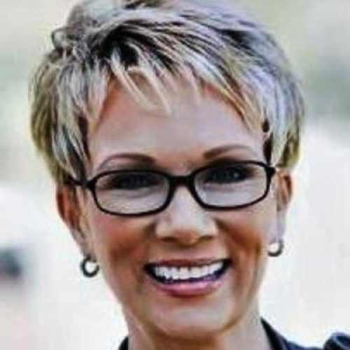 Short Hairstyles For Women Who Wear Glasses (Photo 7 of 20)