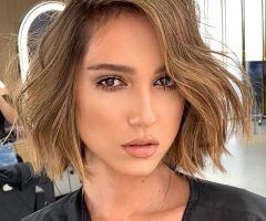 2024 Popular Messy Bob Hairstyles with a Deep Side Part