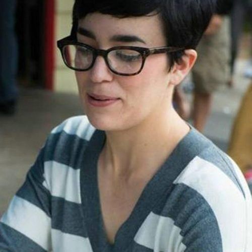 Short Haircuts With Bangs And Glasses (Photo 14 of 20)