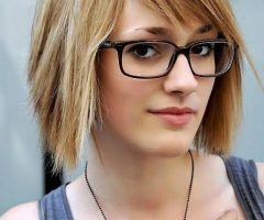 20 Inspirations Short Haircuts with Bangs and Glasses