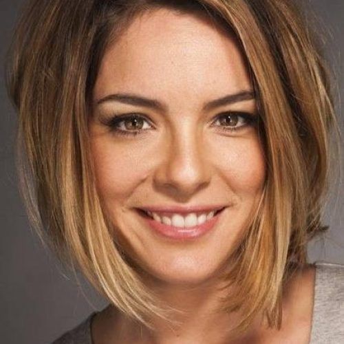Short Hairstyles For Oval Face Thick Hair (Photo 11 of 20)