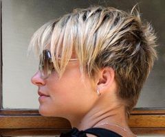 15 Inspirations Short Trendy Hairstyles for Women