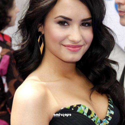 Demi Lovato Medium Hairstyles (Photo 10 of 20)