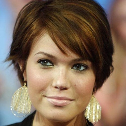 Trendy Short Haircuts For Round Faces (Photo 7 of 20)