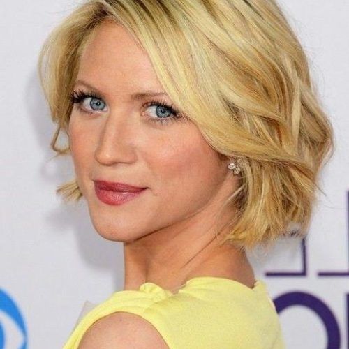 Cute Short Haircuts For Heart Shaped Faces (Photo 20 of 20)