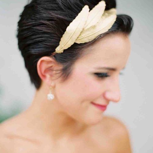 Short Wedding Hairstyles With A Swanky Headband (Photo 2 of 20)