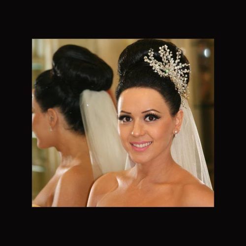 Curly Bridal Bun Hairstyles With Veil (Photo 9 of 20)