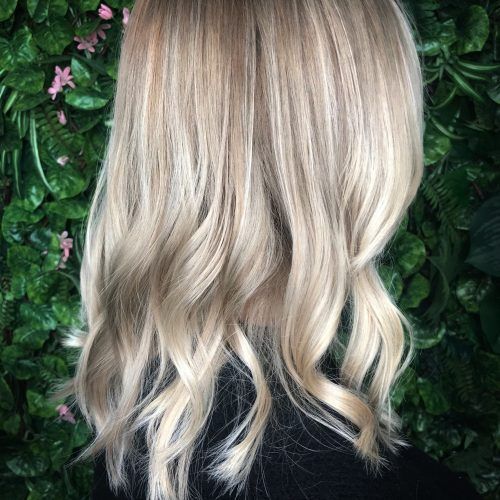 Ash Blonde Lob With Subtle Waves (Photo 17 of 20)