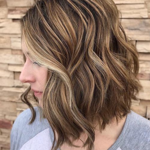 Shoulder-Length Wavy Layered Hairstyles With Highlights (Photo 8 of 20)